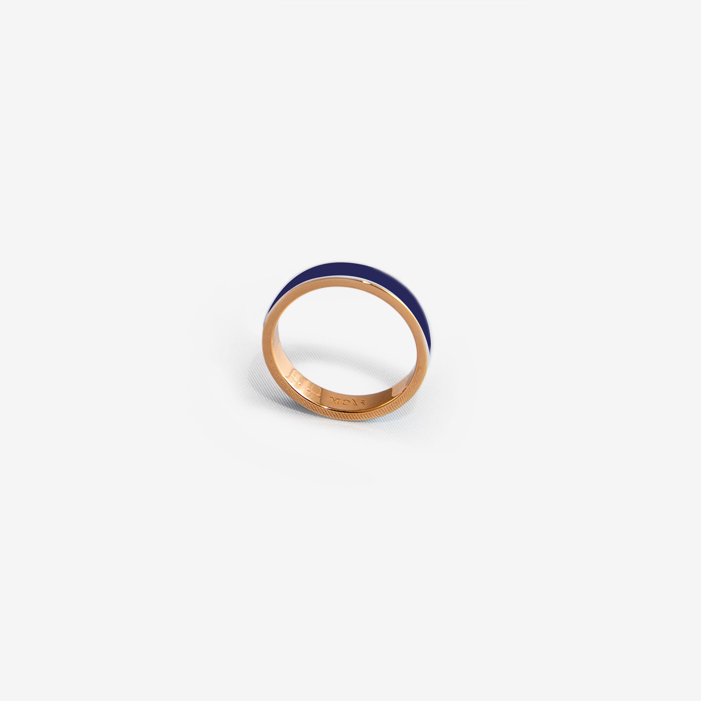 Rose gold band ring in dark blue enamel