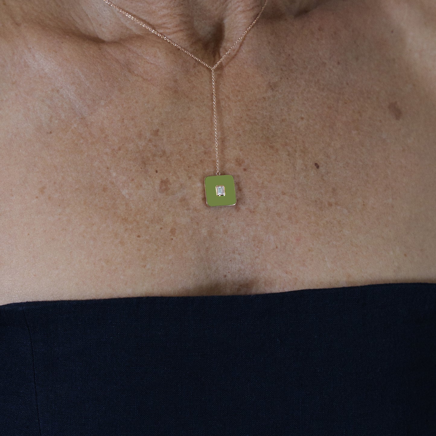 GREEN NECKLACE - FLAT