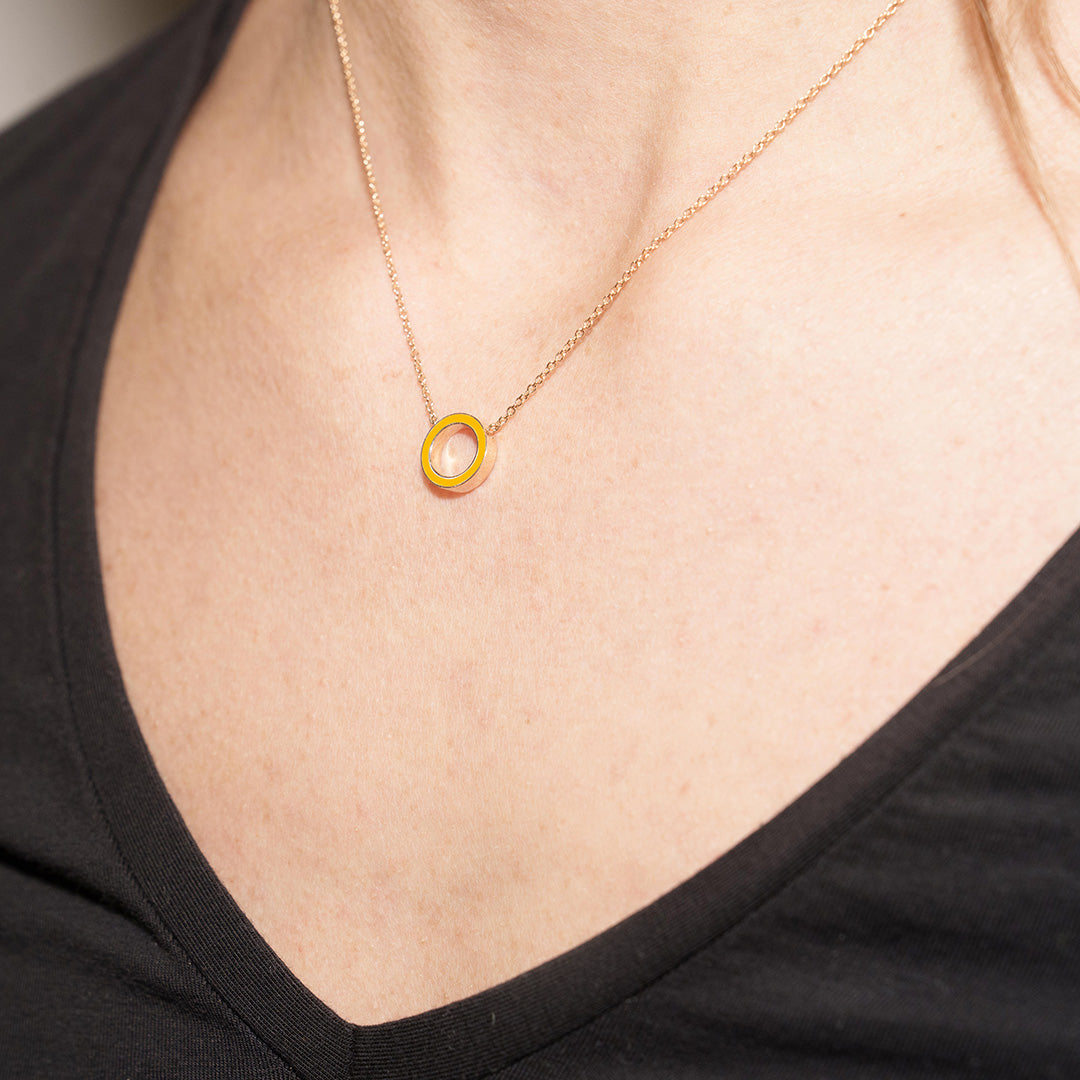 YELLOW NECKLACE - INSIDE THE COLOR