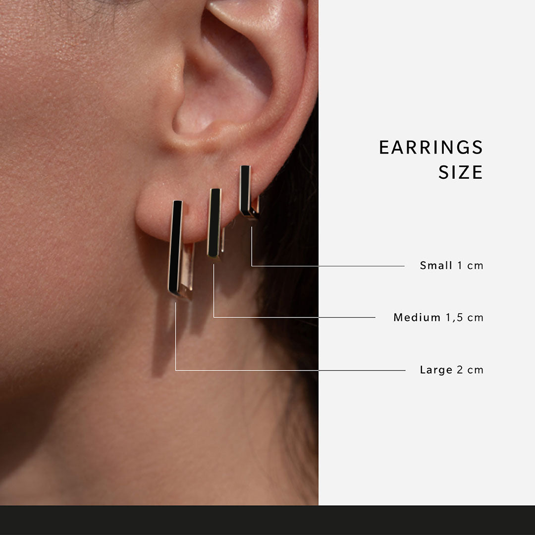 SINGLE BLACK EARRING - SQUARE