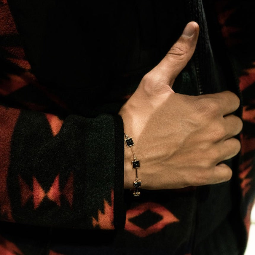 Bracciale in oro con onici naturali