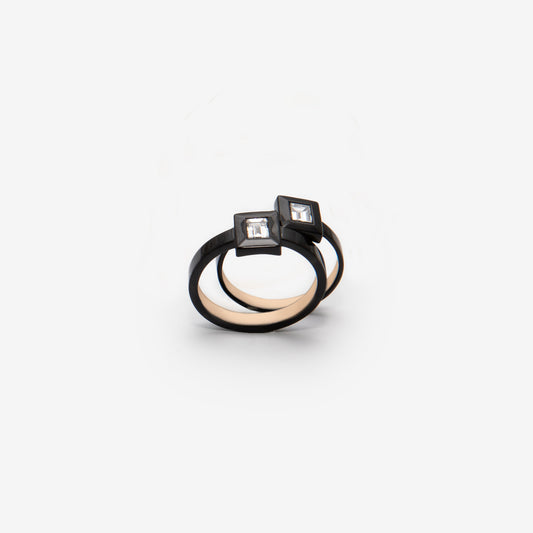 Rose gold rings with diamond and black pvd.