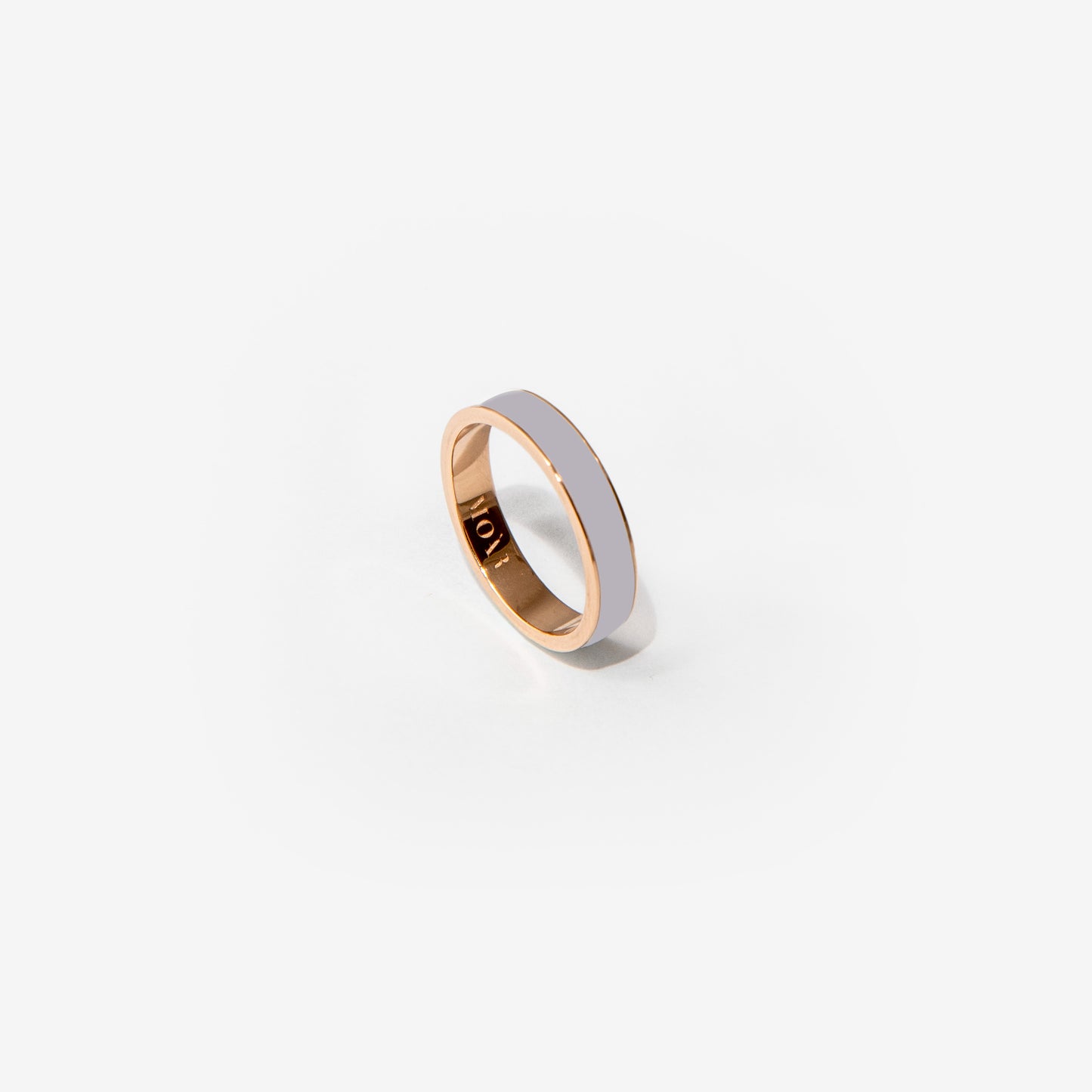 Band ring in gold and cool gray enamel