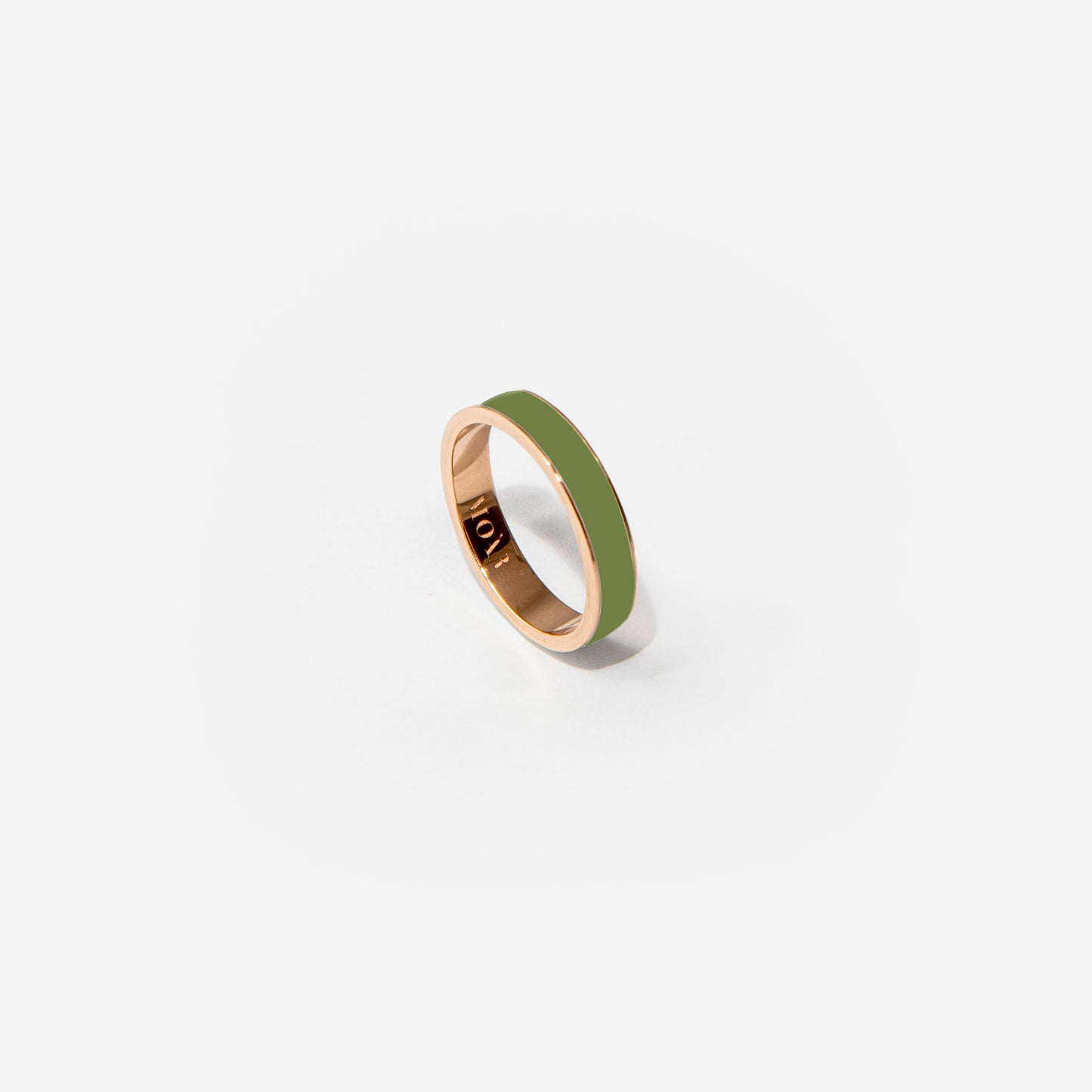 Rose gold band ring in green enamel