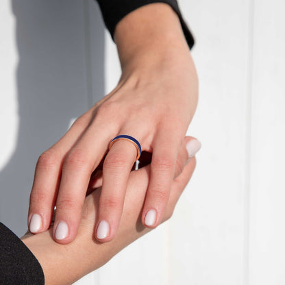 Rose gold band ring in dark blue enamel