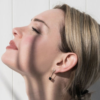 Earrings with onyx and diamond