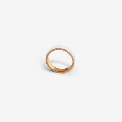 Rose gold band ring in white enamel 