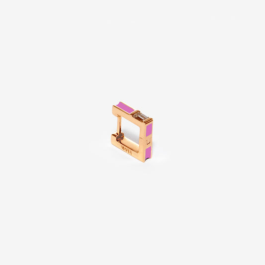 Квадратная серьга розового цвета с бриллиантом
