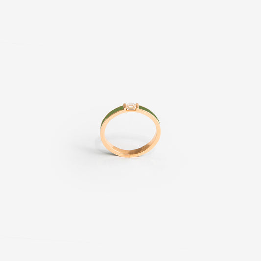 кольцо из розового золота с зеленой эмалью и бриллиантами