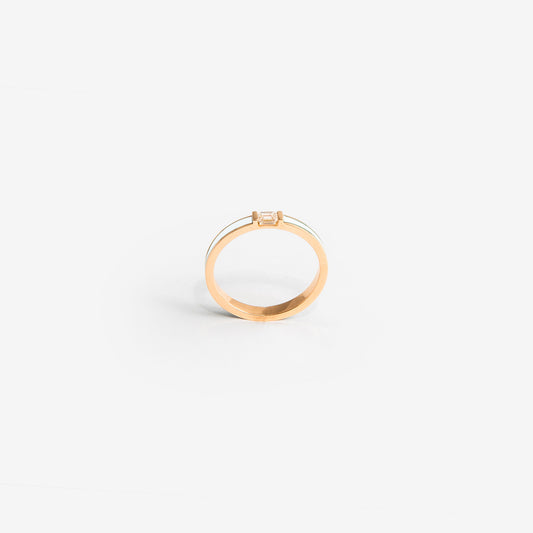 Кольцо из розового золота с белой эмалью и бриллиантом 