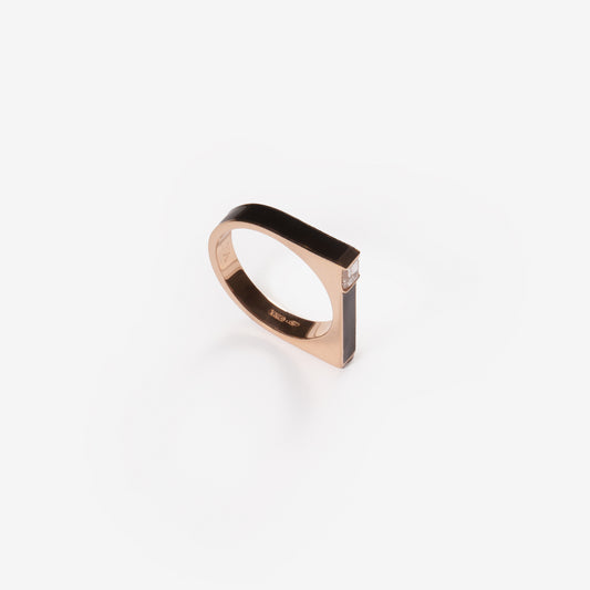 ANELLO CON SMALTO NERO E DIAMANTE