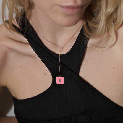 FLUORESCENT PINK NECKLACE - FLAT
