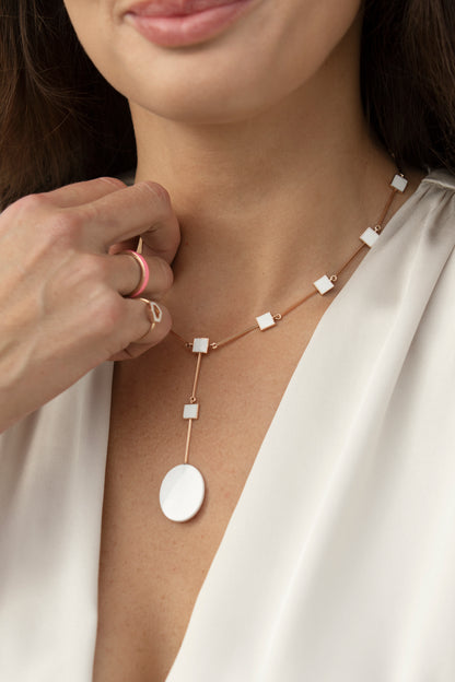 Collana in oro, smalto e Kogolong