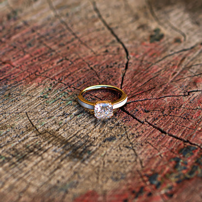 Anello con diamante