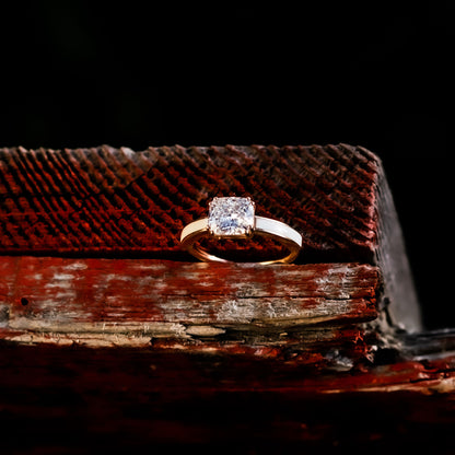 Anello con diamante