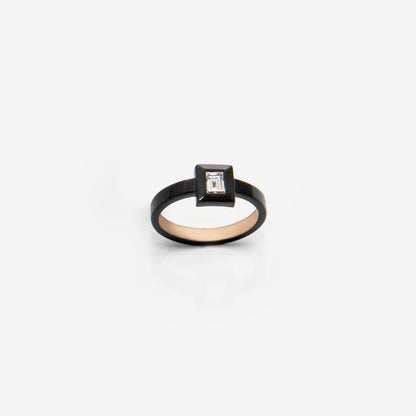 Anello in oro rosa con pvd e diamante